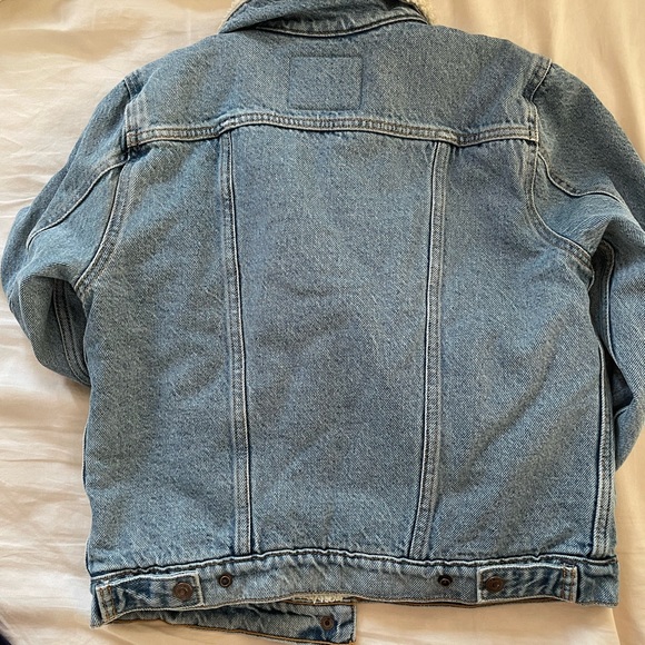 ** SOLD ** Levi Sherpa Denim Jacket - Picture 3 of 3